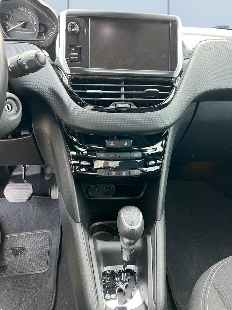 Peugeot 208 Tech Edition PureTech EAT6 - foto 6